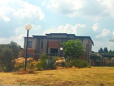 3 Bedroom Apartment For Sale in Roodepoort - sTr5.webp