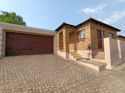 2 Bedroom Townhouse For Sale in Centurion - 9lXH.webp