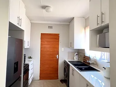 2 Bedroom House For Sale in Midrand - zwNw.webp