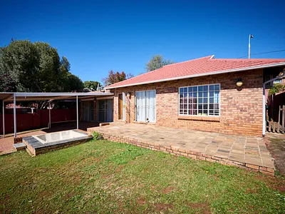 2 Bedroom Townhouse For Sale in Allen's Nek, Roodepoort - img
