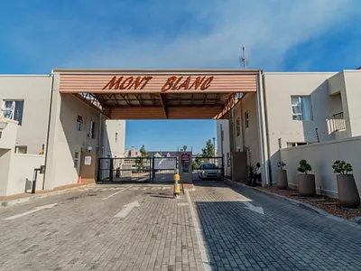 2 Bedroom Apartment To Rent in Gordons Bay - oxEa.webp