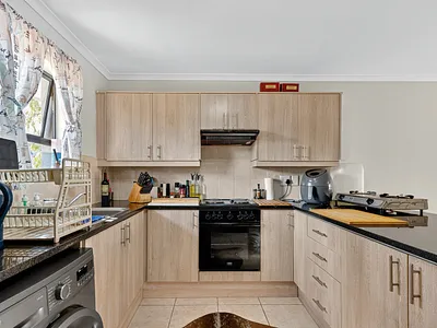 2 Bedroom Apartment To Rent in Somerset West - xbNz.webp