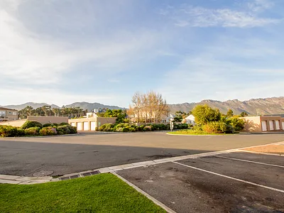 2 Bedroom Apartment To Rent in Somerset West - img