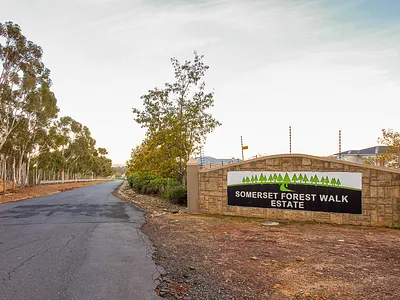 2 Bedroom Apartment To Rent in Somerset West - img