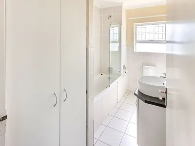 2 Bedroom Apartment To Rent in Somerset West - vsw4.webp