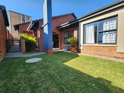 2 Bedroom Townhouse For Sale in Randburg - zs4I.webp
