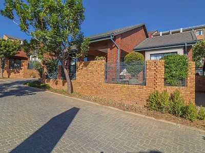 3 Bedroom Townhouse For Sale in Randburg - pkgo.webp
