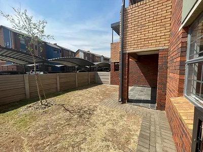 2 Bedroom Apartment To Rent in Johannesburg - 7r2b.webp