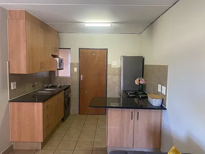2 Bedroom Apartment To Rent in Johannesburg - xyWT.webp