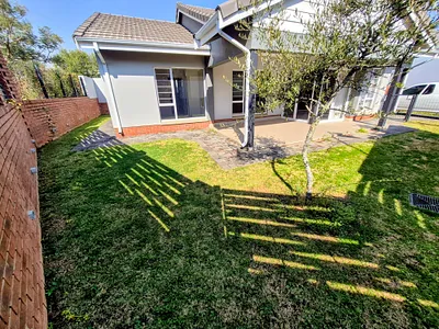2 Bedroom House To Rent in Pretoria - HdKx.webp