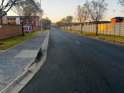 2 Bedroom Apartment For Sale in Johannesburg - fMj4.webp