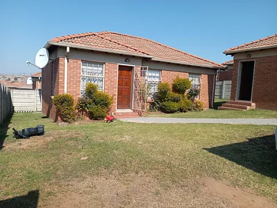 3 Bedroom Townhouse To Rent in Centurion - UVAK.webp