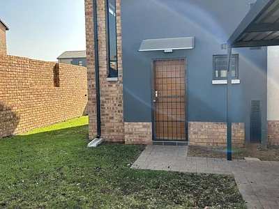 3 Bedroom Townhouse To Rent in Randburg - HFTf.webp