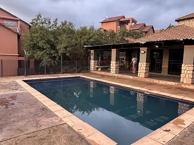 2 Bedroom Apartment For Sale in Germiston - xf7P.webp