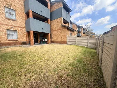 2 Bedroom Apartment For Sale in Midrand - dFc2.webp