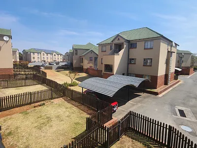2 Bedroom Apartment For Sale in Kempton Park - 4NnF.webp