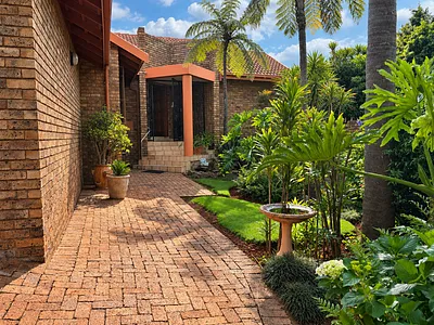 3 Bedroom Townhouse For Sale in Roodepoort - img