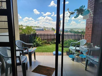 2 Bedroom Apartment For Sale in Randburg - 74tS.webp