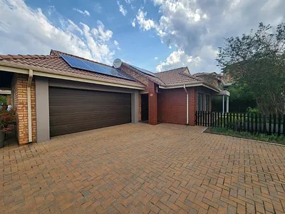3 Bedroom Townhouse For Sale in Randburg - ylxY.webp