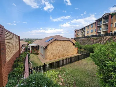 2 Bedroom Townhouse For Sale in Randburg - OoHb.webp