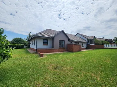3 Bedroom Townhouse For Sale in Sandton - 6gP1.webp