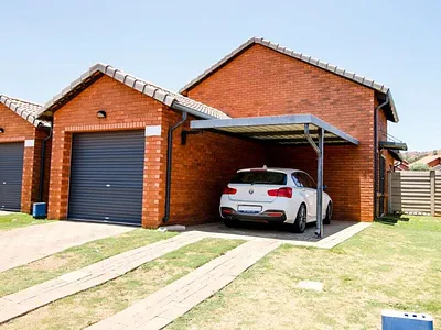 3 Bedroom Townhouse To Rent in Akasia - 7WEE.webp