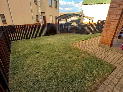 2 Bedroom Apartment For Sale in Kempton Park - 8zum.webp
