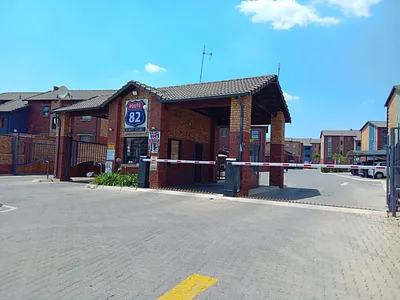 2 Bedroom Apartment For Sale in Johannesburg - Dyt7.webp