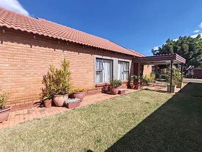 3 Bedroom House For Sale in Pretoria - m50k.webp