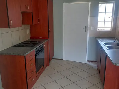 2 Bedroom Apartment For Sale in Kempton Park - sqyH.webp