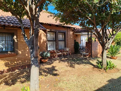 2 Bedroom House For Sale in Pretoria - 8hdz.webp