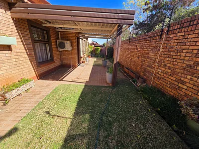 3 Bedroom Townhouse To Rent in Pretoria - B7At.webp