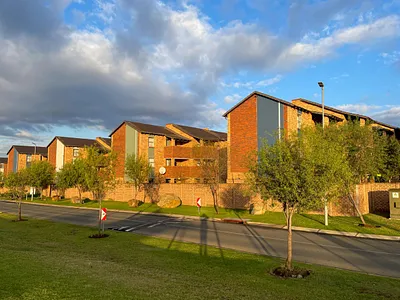 2 Bedroom Apartment To Rent in Johannesburg - 6uZX.webp