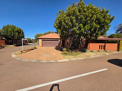 3 Bedroom Townhouse To Rent in Pretoria - nOP3.webp