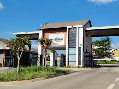2 Bedroom Apartment To Rent in Centurion - 7Yb5.webp