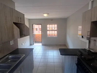 2 Bedroom Apartment For Sale in Pretoria - qG8u.webp