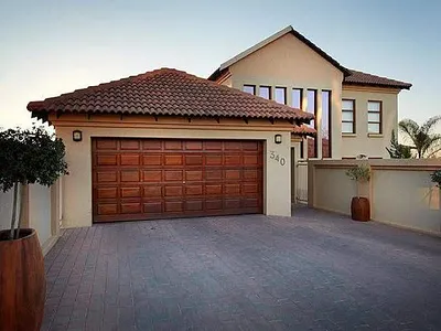 5 Bedroom House To Rent in Midrand - zEO8.webp