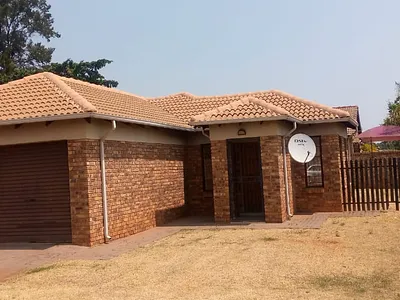 2 Bedroom Townhouse For Sale in Akasia - fjIw.webp