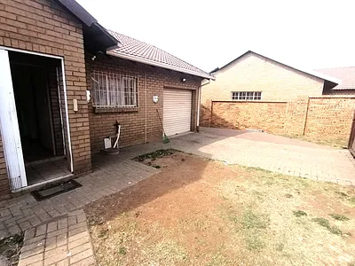 2 Bedroom Townhouse To Rent in Witbank - PFUm.webp