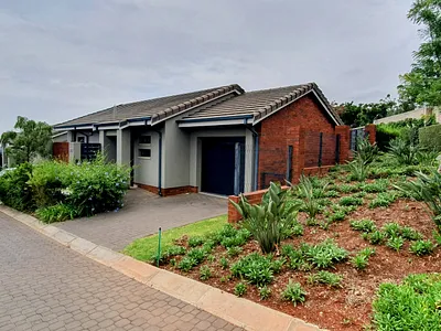 2 Bedroom House To Rent in Pretoria - E76c.webp