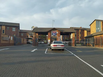 2 Bedroom Apartment For Sale in Johannesburg - mp4k.webp