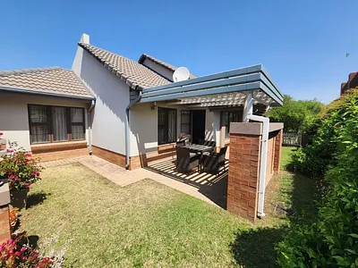 2 Bedroom Townhouse For Sale in Sandton - 6P35.webp