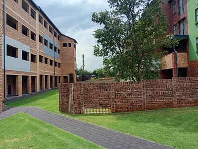 2 Bedroom Apartment For Sale in Pretoria - 6e8X.webp