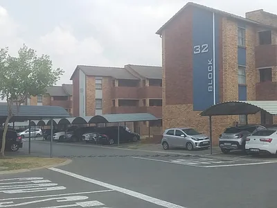 2 Bedroom Apartment For Sale in Johannesburg - rFoB.webp