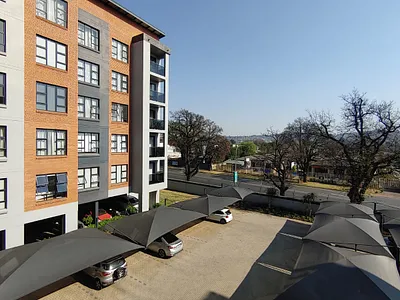 1 Bedroom Apartment To Rent in Bedfordview - mhv9.webp