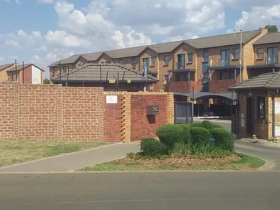 2 Bedroom Apartment For Sale in Johannesburg - F8Dg.webp