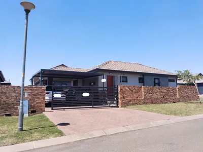 3 Bedroom Townhouse To Rent in Randburg - HSYp.webp