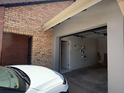 2 Bedroom Townhouse For Sale in Randburg - zDUD.webp