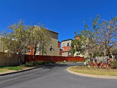 2 Bedroom Apartment For Sale in Midrand - eENl.webp
