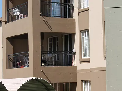 2 Bedroom Apartment To Rent in Johannesburg - gNWM.webp